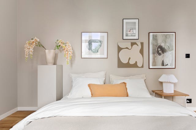 Sizing Wall Art over a bed